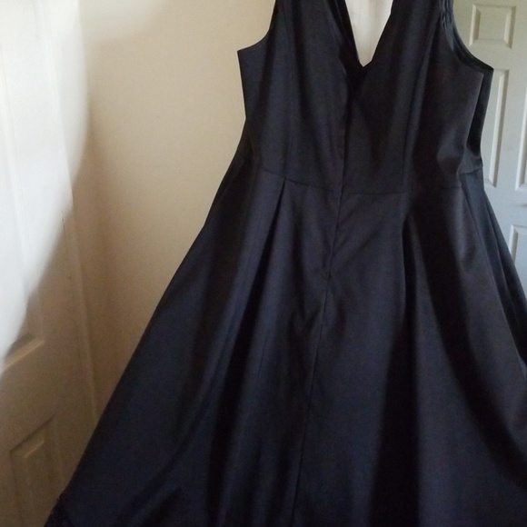 Show stopper Black High  Low gown with Pockets 💛 - Picture 3 of 4